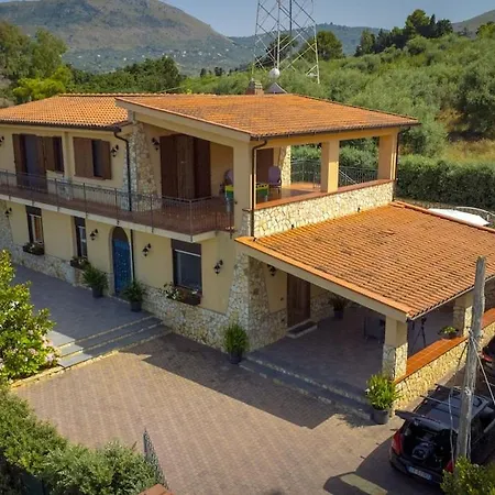 Villa Canape' With Private Pool Mandra Capreria