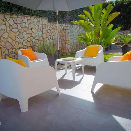 Canape' With Private Pool *
