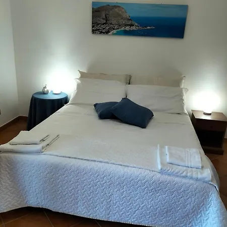 Canape' With Private Pool * Mandra Capreria